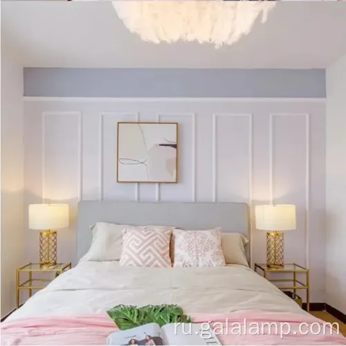 Современная железная настольная лампа с гладким дизайном